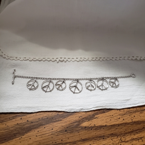 Beautiful sterling silver Dean Harris Peace Sign Bracelet - Picture 2 of 6